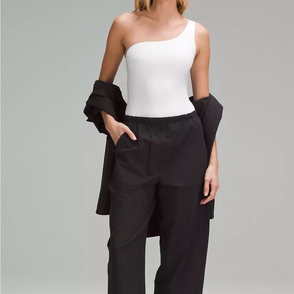 NWT Lululemon Lightweight Mid-Rise Barrel-Leg Cropped Pants